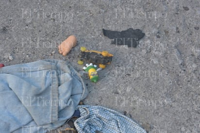  En un rincón olvidado de la ciudad, Merco quemado se observa como testigo de la desolación y la supervivencia.