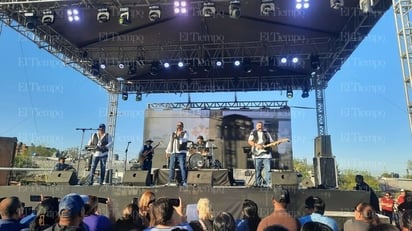 Carlos Villarreal lleva la rosca de Reyes y a Sonido Mazter a Colinas de Santiago