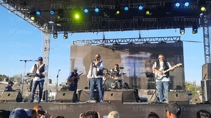 Carlos Villarreal lleva la rosca de Reyes y a Sonido Mazter a Colinas de Santiago