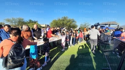 Carlos Villarreal lleva la rosca de Reyes y a Sonido Mazter a Colinas de Santiago