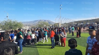 Carlos Villarreal lleva la rosca de Reyes y a Sonido Mazter a Colinas de Santiago