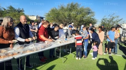 Carlos Villarreal lleva la rosca de Reyes y a Sonido Mazter a Colinas de Santiago