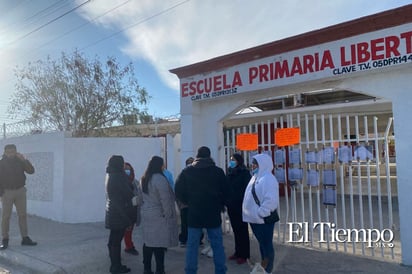 Toman escuela Libertad por acusación de presunta malversación de fondos contra subdirectora, Susana ‘N’