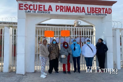 Toman escuela Libertad por acusación de presunta malversación de fondos contra subdirectora, Susana ‘N’