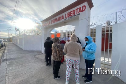 Toman escuela Libertad por acusación de presunta malversación de fondos contra subdirectora, Susana ‘N’