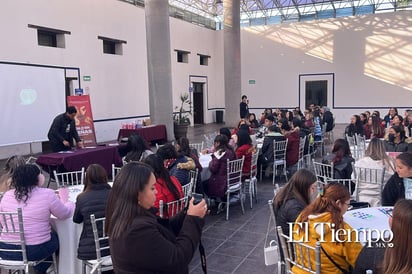 Estudiantes participan en el taller “Lotería de Señas