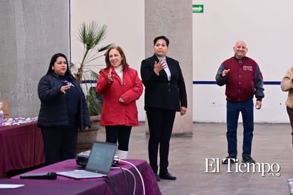 Estudiantes participan en el taller “Lotería de Señas