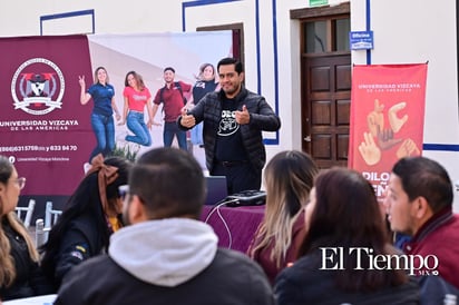 Estudiantes participan en el taller “Lotería de Señas
