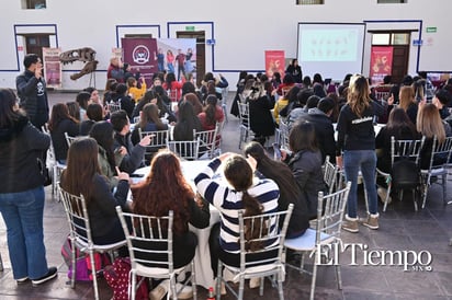 Estudiantes participan en el taller “Lotería de Señas