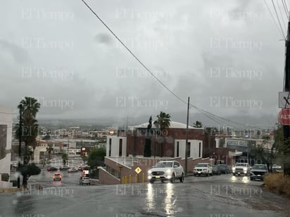 Las calles de Monclova inundadas por la lluvia. 