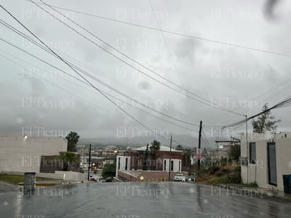 Las calles de Monclova inundadas por la lluvia. 