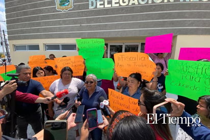 Familiares de José Eduardo protestan frente a la Fiscalía en busca de justicia. 