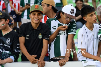 Afición en el Estadio Corona