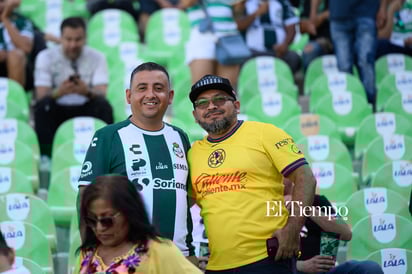 Afición en el Estadio Corona