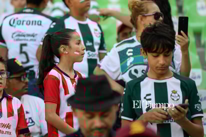 Afición en el Estadio Corona