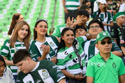Afición en el Estadio Corona