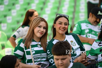 Afición en el Estadio Corona
