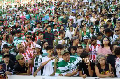 Afición en el Estadio Corona