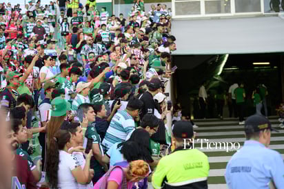 Afición en el Estadio Corona