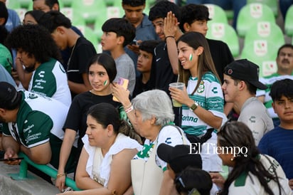 Afición en el Estadio Corona