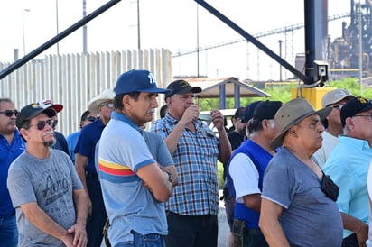 Se reúnen Obreros de  AHMSA