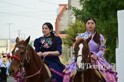 Civismo y tradición destacan en el desfile