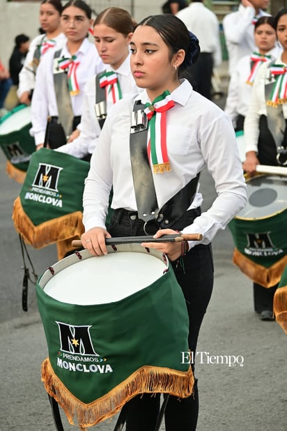 Civismo y tradición destacan en el desfile