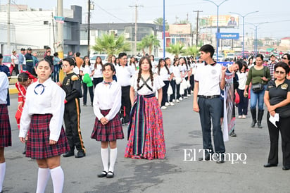 Civismo y tradición destacan en el desfile