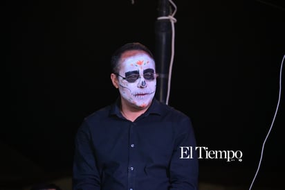 Noche de Flores y Calaveras ilumina Monclova en la tradicional “Alumbrada 2025”