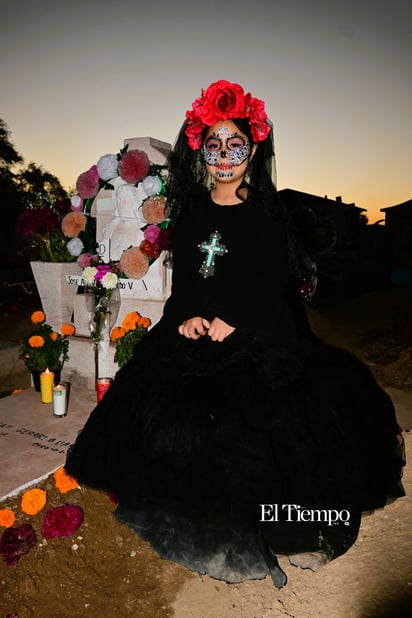Noche de Flores y Calaveras ilumina Monclova en la tradicional “Alumbrada 2025”
