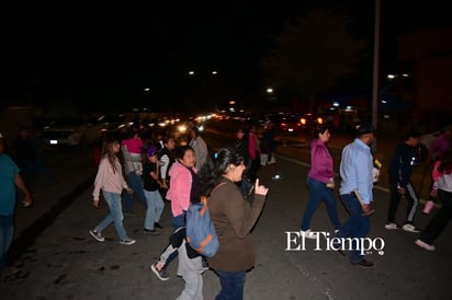 Noche de Flores y Calaveras ilumina Monclova en la tradicional “Alumbrada 2025”