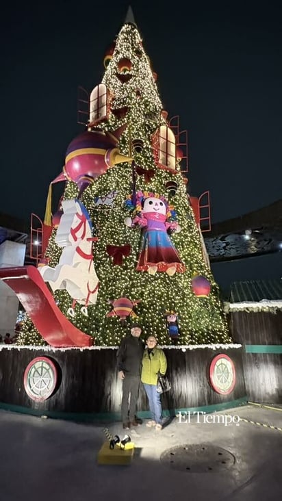 Encendido del pino navideño en Monclova 2025