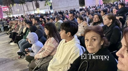 Encendido del pino navideño en Monclova 2025