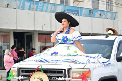 Civismo y tradición destacan en el desfile