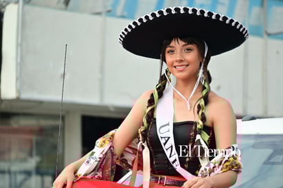 Civismo y tradición destacan en el desfile