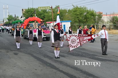 Civismo y tradición destacan en el desfile