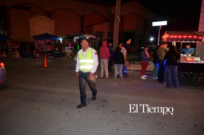 Noche de Flores y Calaveras ilumina Monclova en la tradicional “Alumbrada 2025”