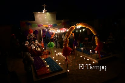 Noche de Flores y Calaveras ilumina Monclova en la tradicional “Alumbrada 2025”