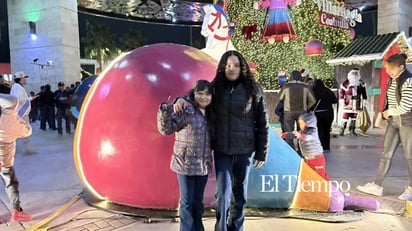 Encendido del pino navideño en Monclova 2025
