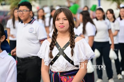 Civismo y tradición destacan en el desfile