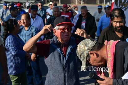 Exobreros de AHMSA inician caminata de más de 190 km rumbo a Saltillo por el proceso de quiebra