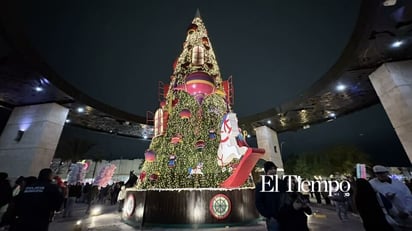 Encendido del pino navideño en Monclova 2025
