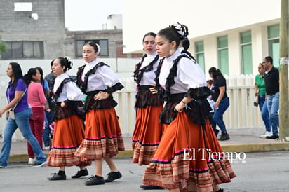 Civismo y tradición destacan en el desfile