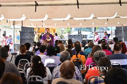 Recuerdos que perduran: Familias visitan el Panteón Guadalupe en el Día de Muertos