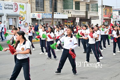 Civismo y tradición destacan en el desfile