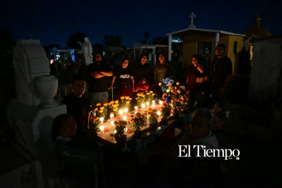 Noche de Flores y Calaveras ilumina Monclova en la tradicional “Alumbrada 2025”