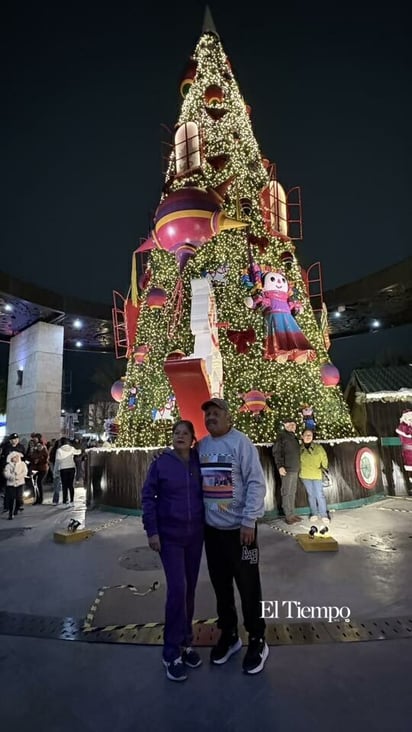 Encendido del pino navideño en Monclova 2025