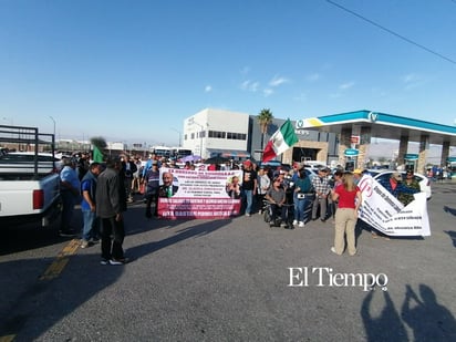 Exobreros de AHMSA inician caminata de más de 190 km rumbo a Saltillo por el proceso de quiebra