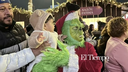 Encendido del pino navideño en Monclova 2025