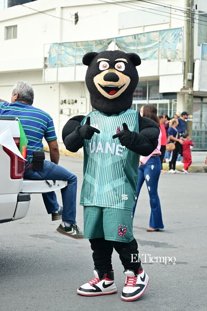 Civismo y tradición destacan en el desfile